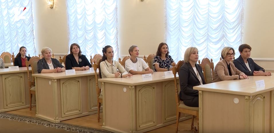 Сюжет 12 канала о церемонии награждения работников Контрольно-счетной палаты города Омска в связи с 25-летием палаты