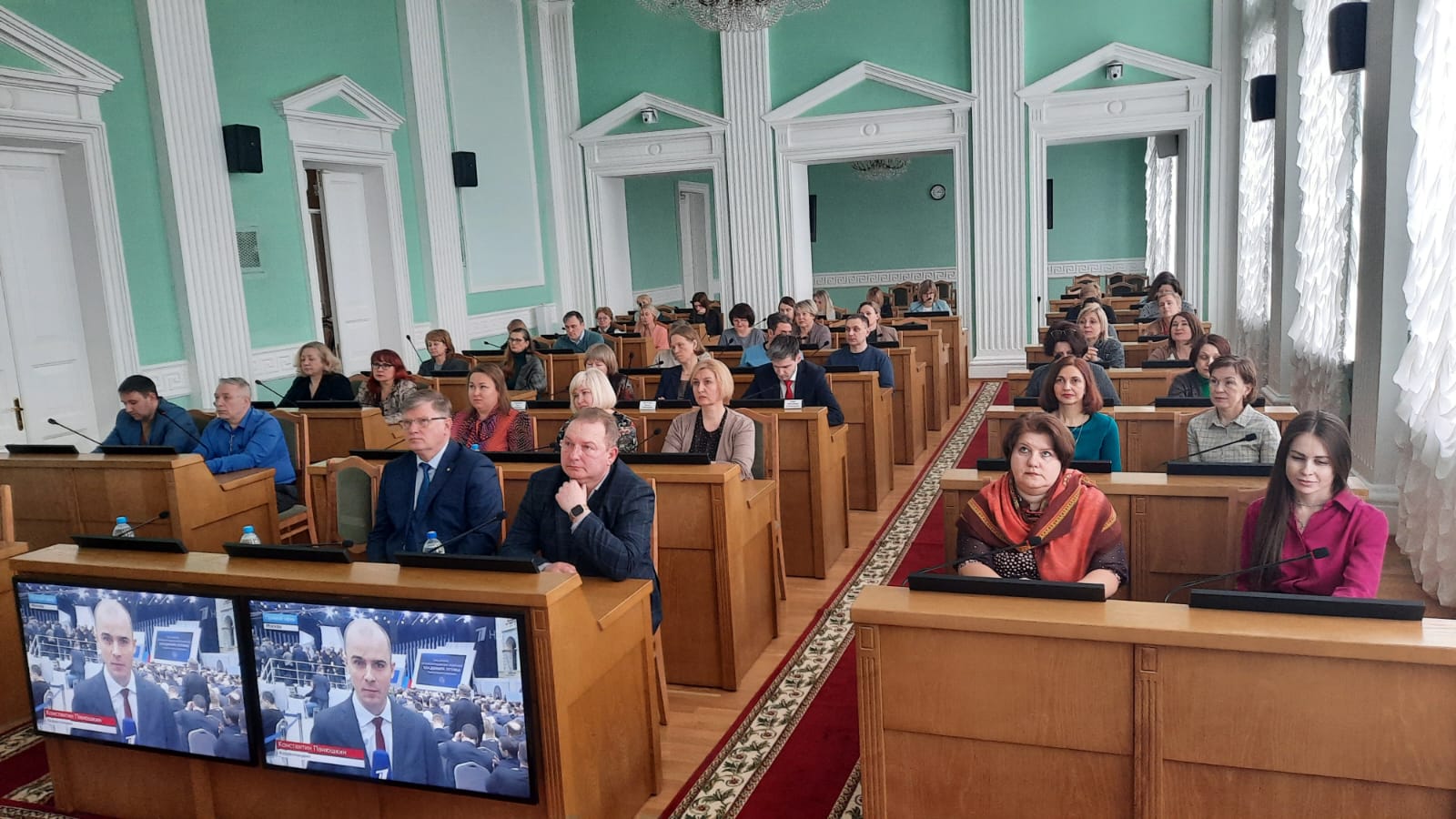 Работники КСП г. Омска совместно с коллективом Омского городского Совета прослушали Послание Президента Российской Федерации В.В. Путина к Федеральному Собранию