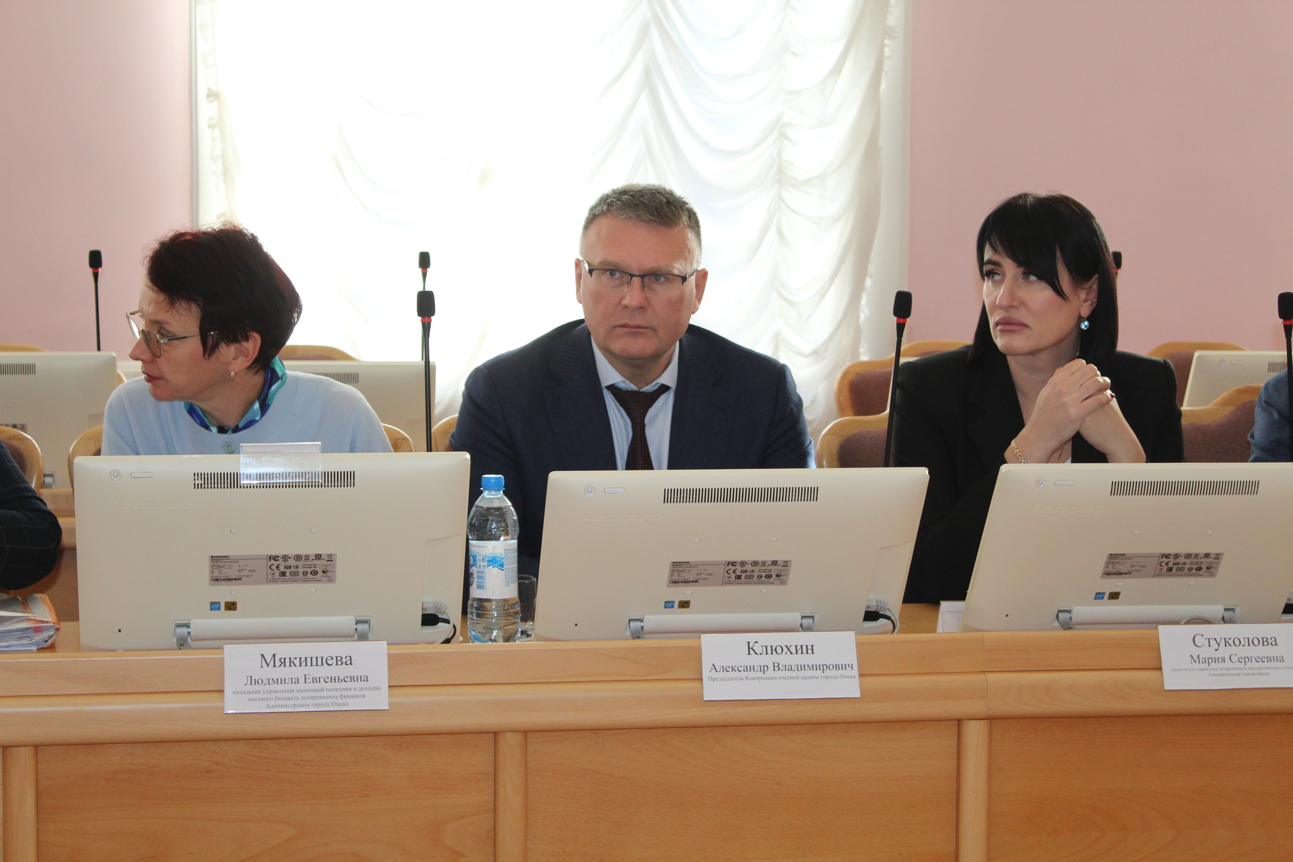 Участие Председателя КСП г. Омска в заседании комитета Омского городского Совета по финансово-бюджетным вопросам 13.11.2025