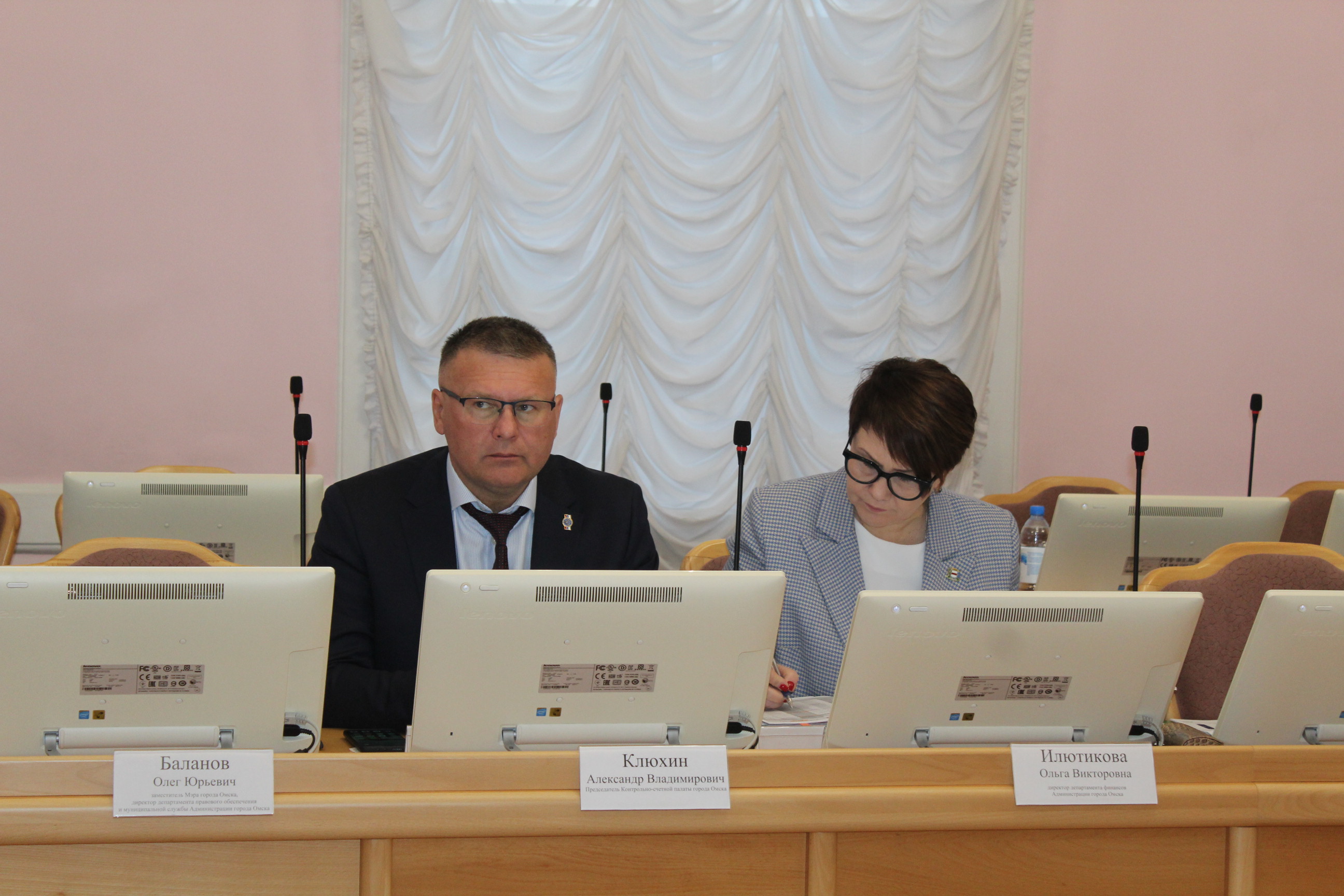 Участие Председателя КСП г. Омска в заседании комитета Омского городского Совета по муниципальной собственности 02.12.2025
