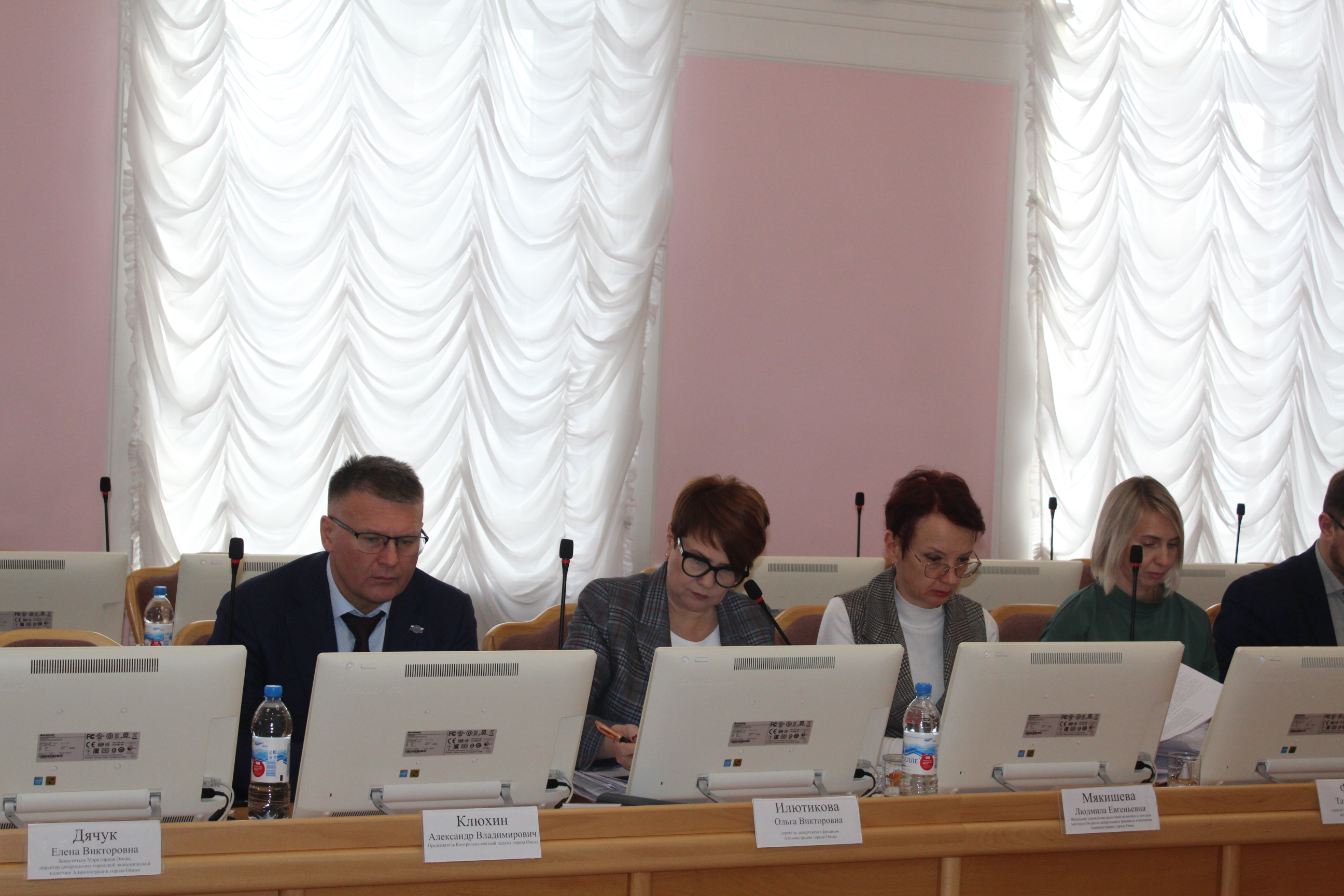 Участие Председателя КСП г. Омска в заседании комитета Омского городского Совета по вопросам градостроительства, архитектуры и землепользования 13.11.2024