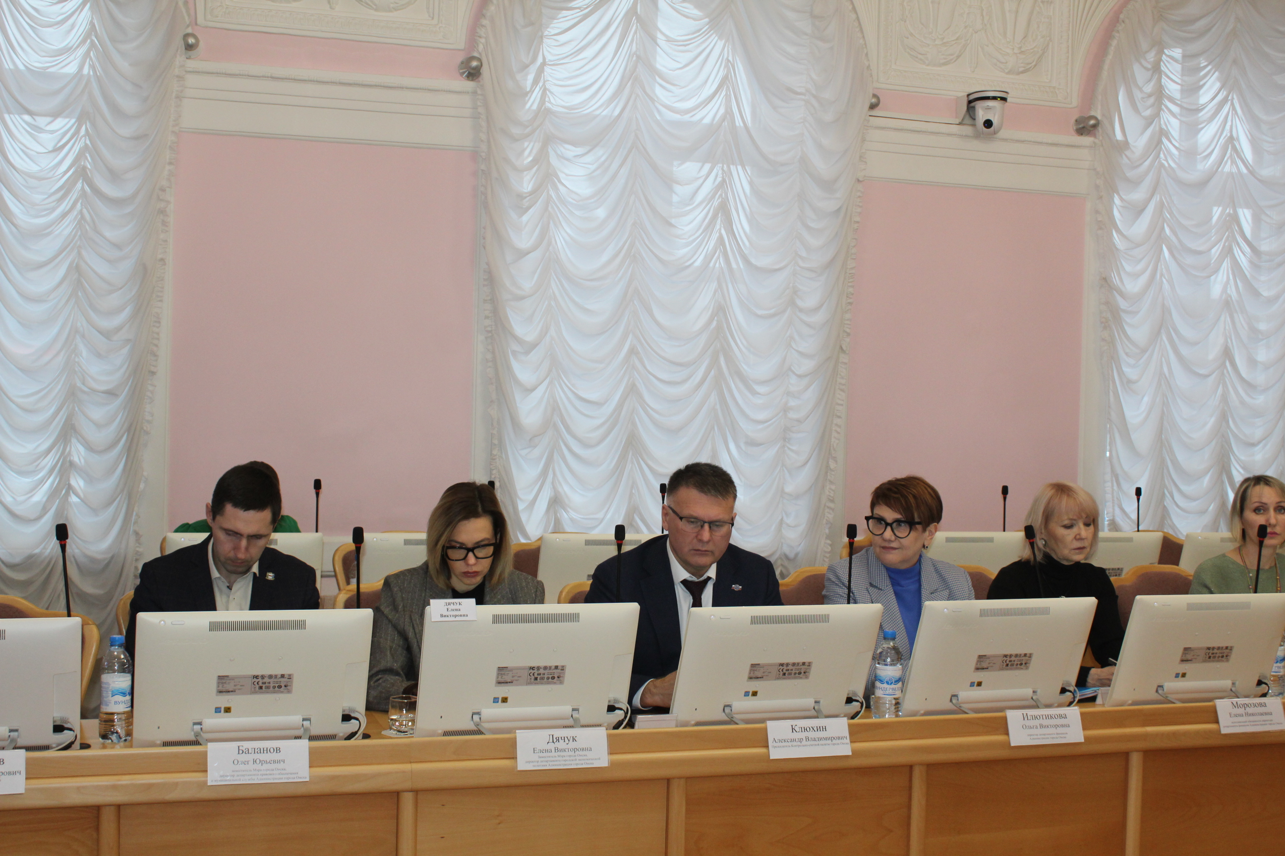 Участие Председателя КСП г. Омска в заседании комитета Омского городского Совета по вопросам градостроительства, архитектуры и землепользования 04.12.2024